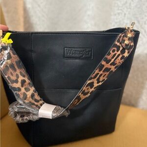 Wrangler Black Bag with Leopard Print Strap